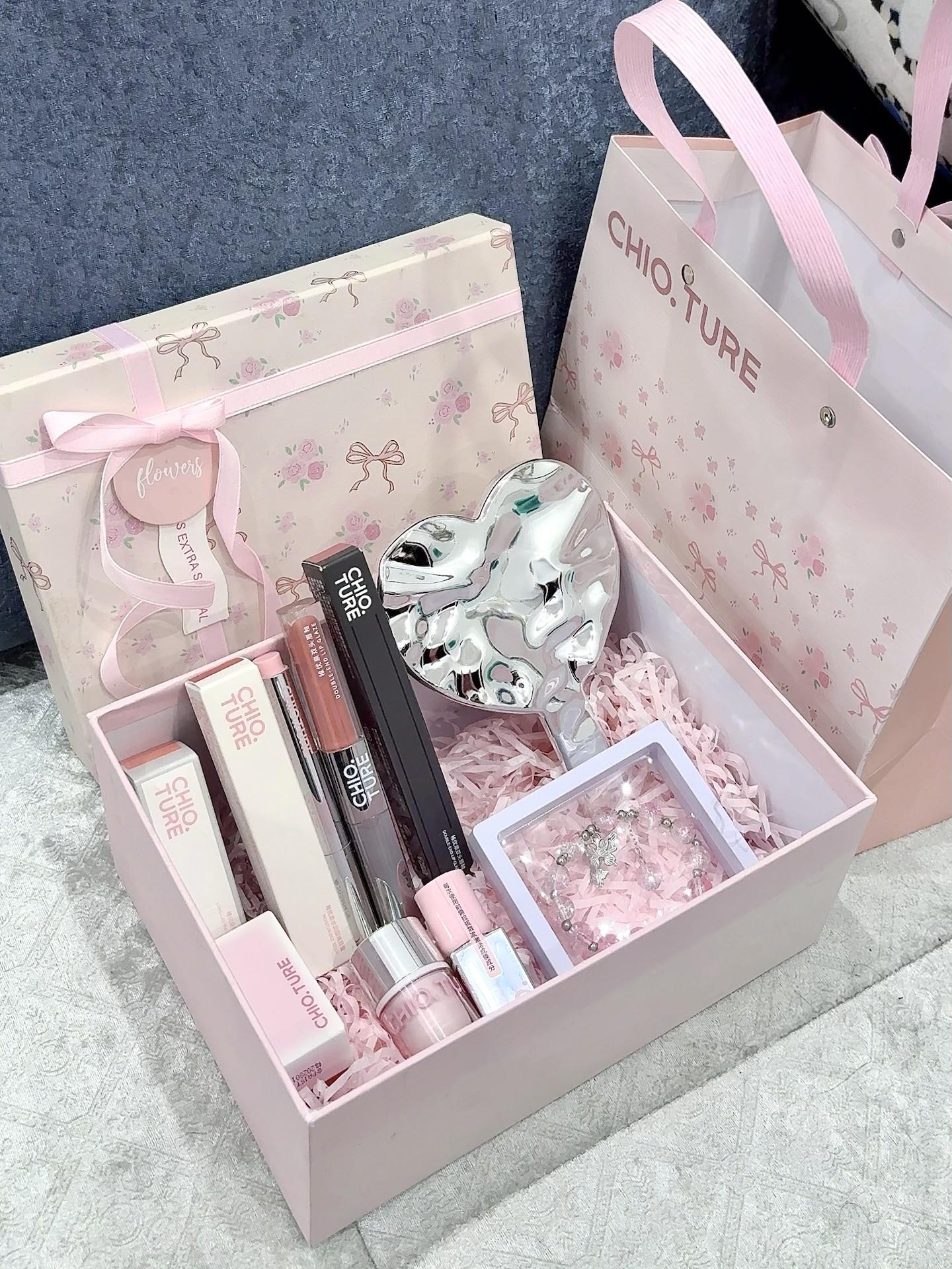 ៸៸᳐⦁⩊<៸៸᳐ 小稚!泥怎么哄女孩子一套一套的呀💗